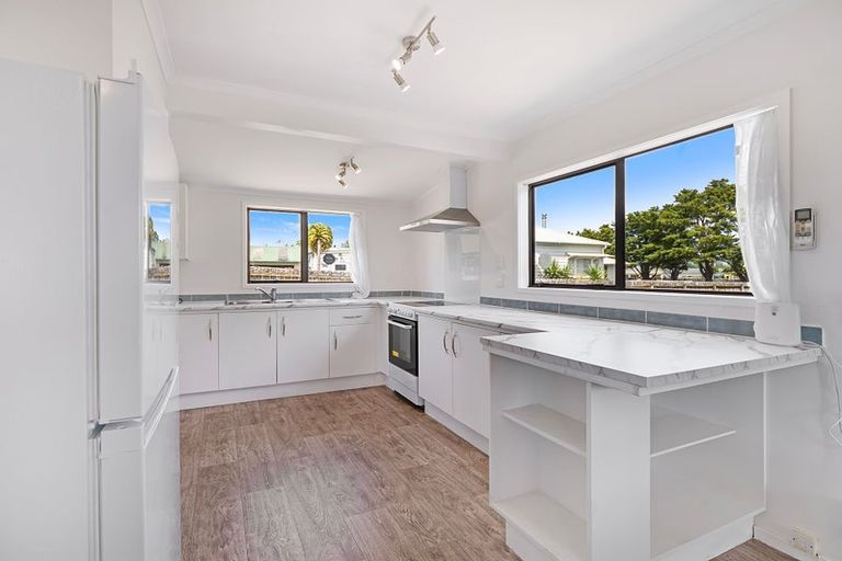 Photo of property in 15 View Road, Waiuku, 2123