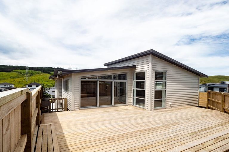 Photo of property in 165 Amesbury Drive, Churton Park, Wellington, 6037