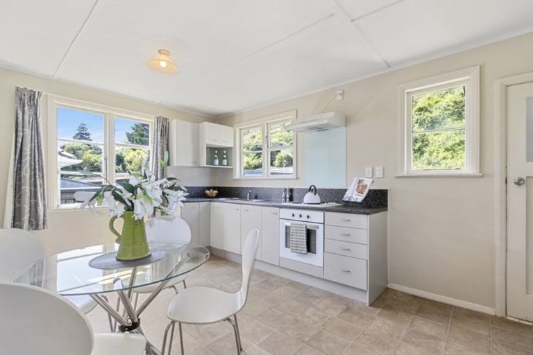 Photo of property in 196 Waddington Drive, Naenae, Lower Hutt, 5011