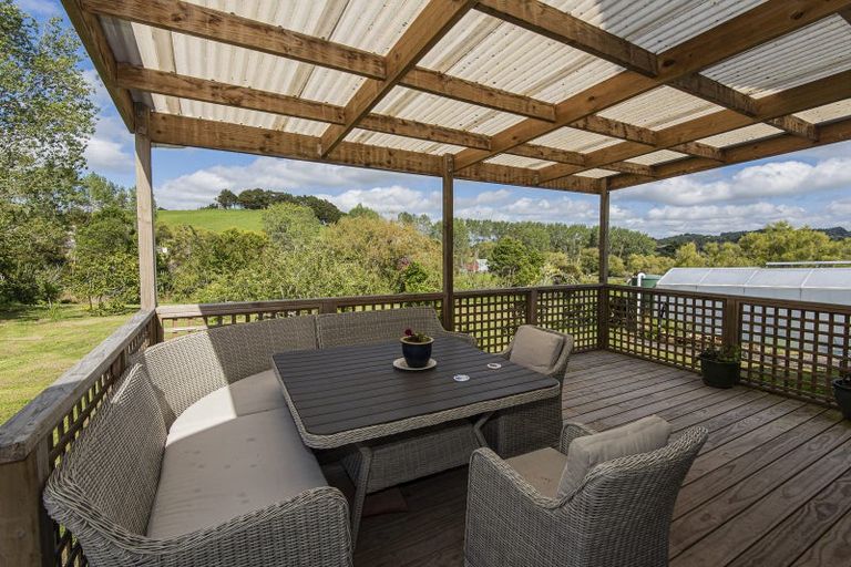 Photo of property in 46 Whakapirau Road, Maungaturoto, 0583