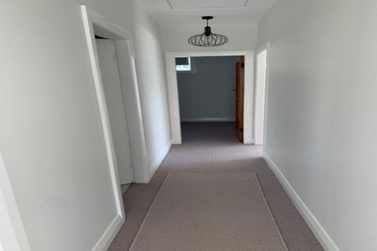 Photo of property in 15a Kellsmere Crescent, Island Bay, Wellington, 6023