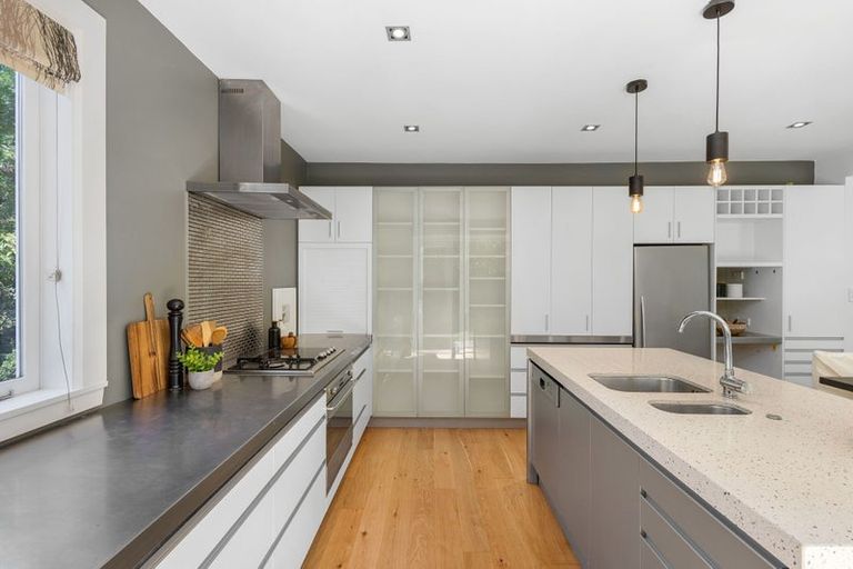 Photo of property in 166 Fendalton Road, Fendalton, Christchurch, 8052