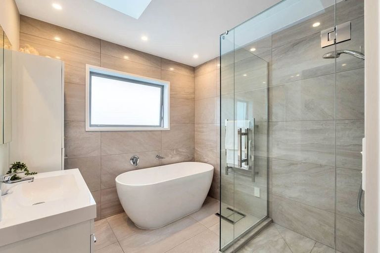 Photo of property in 25 View Road, Campbells Bay, Auckland, 0630