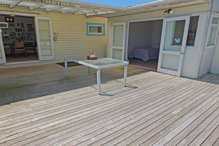 Photo of property in 38 Pratt Avenue, Foxton Beach, Foxton, 4815