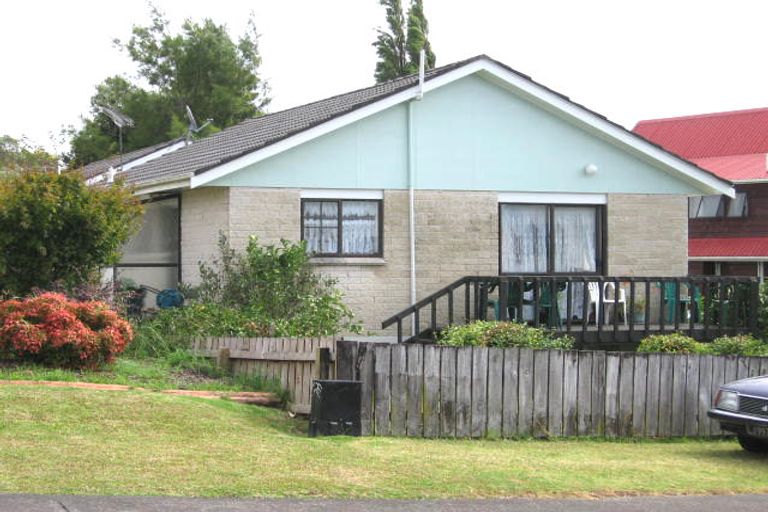 Photo of property in 95a Manhattan Heights, Glendene, Auckland, 0602