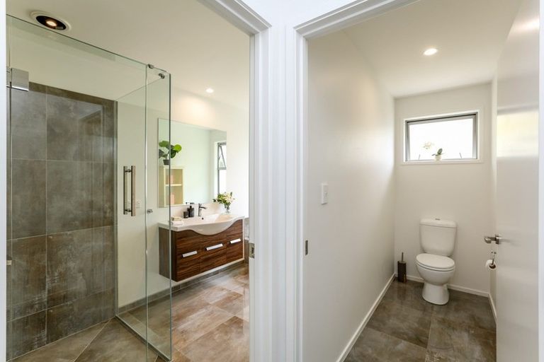 Photo of property in 17a Heta Road, Highlands Park, New Plymouth, 4312