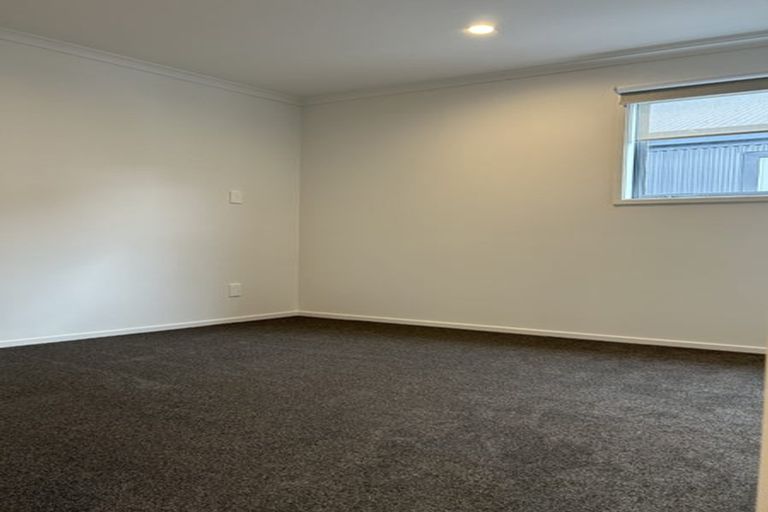 Photo of property in 15 Koreke Close, Kenepuru, Porirua, 5022