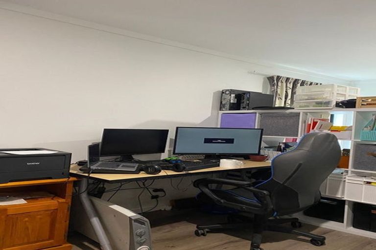 Photo of property in 2/366a Glenfield Road, Glenfield, Auckland, 0629