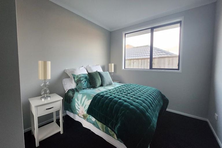 Photo of property in 2 Paapaka Way, Waiuku, 2123