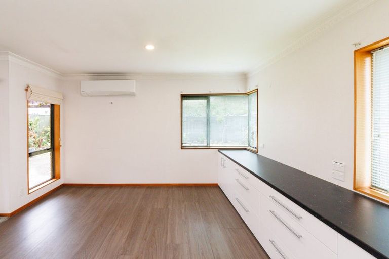 Photo of property in 9 Edgecombe Court, Roslyn, Palmerston North, 4414