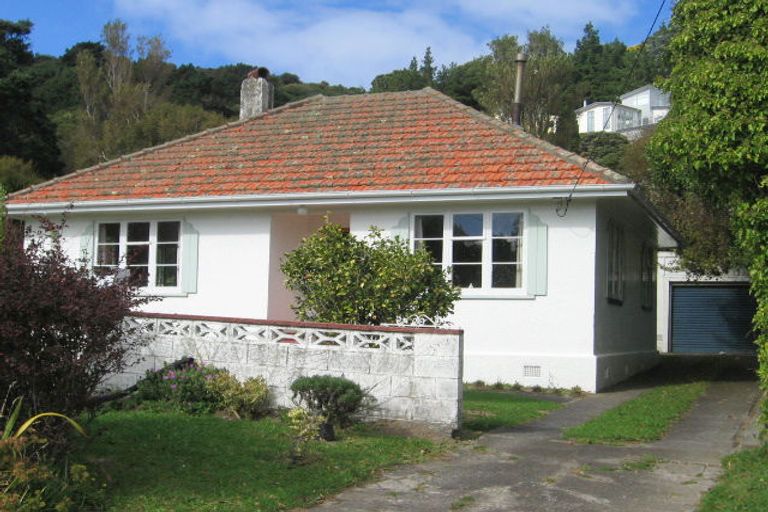 Photo of property in 4 Elphinstone Avenue, Strathmore Park, Wellington, 6022