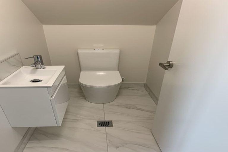 Photo of property in 2 Carrington Avenue, Hillcrest, Hamilton, 3216