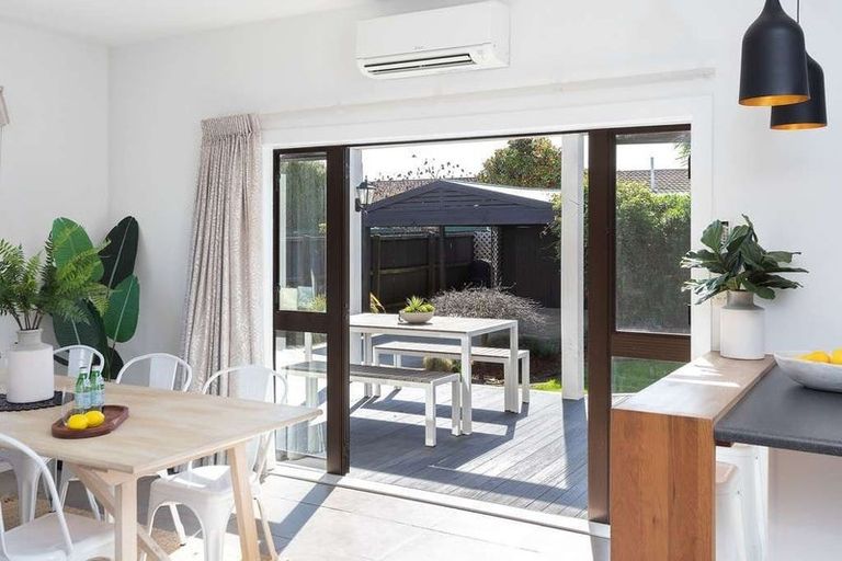 Photo of property in 82 Simeon Street, Spreydon, Christchurch, 8024