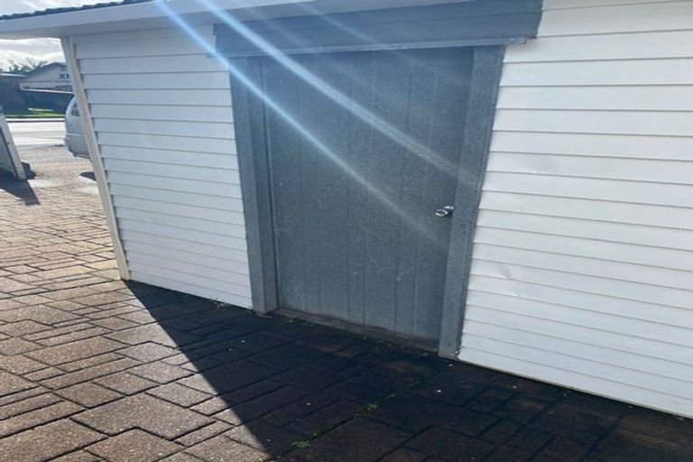 Photo of property in 1072 Great North Road, Point Chevalier, Auckland, 1022