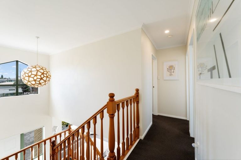Photo of property in 33 Woodford Avenue, Henderson, Auckland, 0610