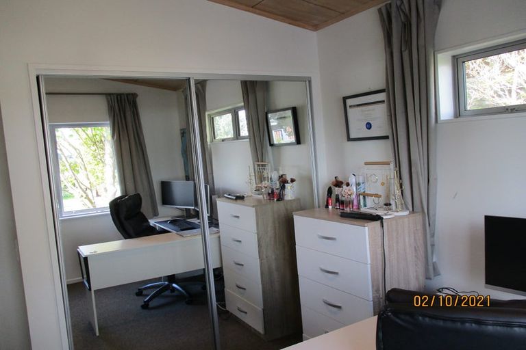 Photo of property in 2a Gosford Drive, Botany Downs, Auckland, 2010