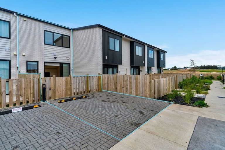 Photo of property in 5/86 Fred Taylor Drive, Westgate, Auckland, 0814