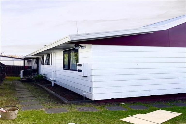 Photo of property in 2/55 Redcrest Avenue, Red Hill, Papakura, 2110