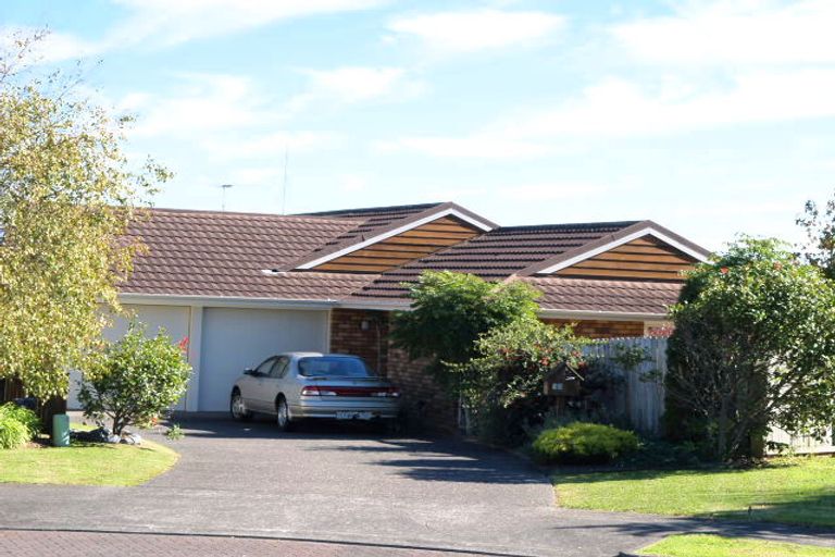 Photo of property in 13 Crescent Hills Court, Northpark, Auckland, 2013