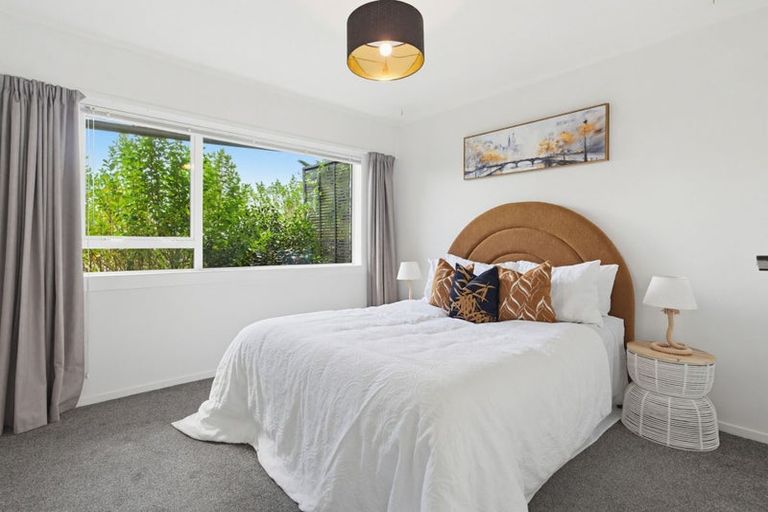 Photo of property in 1 Pleasant Road, Glen Eden, Auckland, 0602