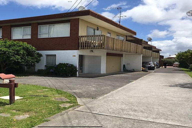 Photo of property in 2/87 Ocean View Road, Hillcrest, Auckland, 0627