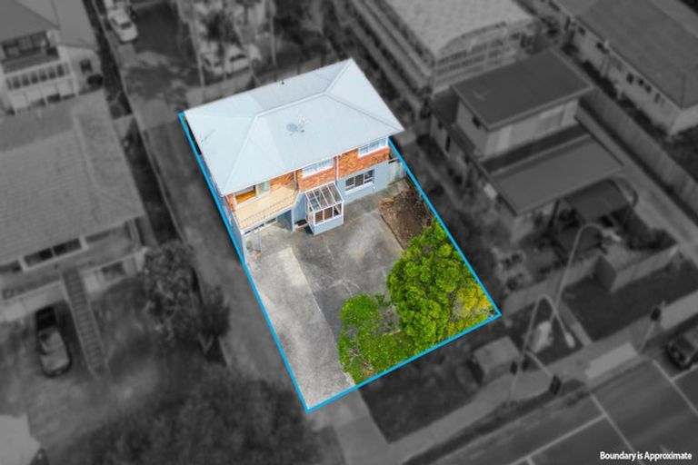 Photo of property in 77 Macleans Road, Bucklands Beach, Auckland, 2014