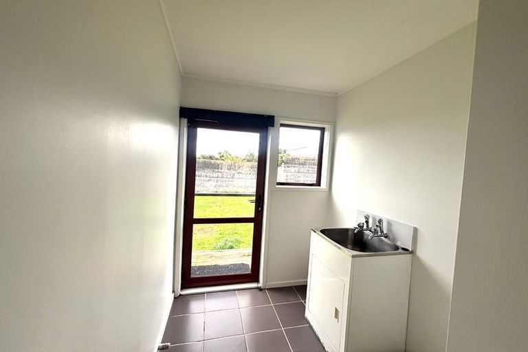 Photo of property in 2/21 Solveig Place, Randwick Park, Auckland, 2105