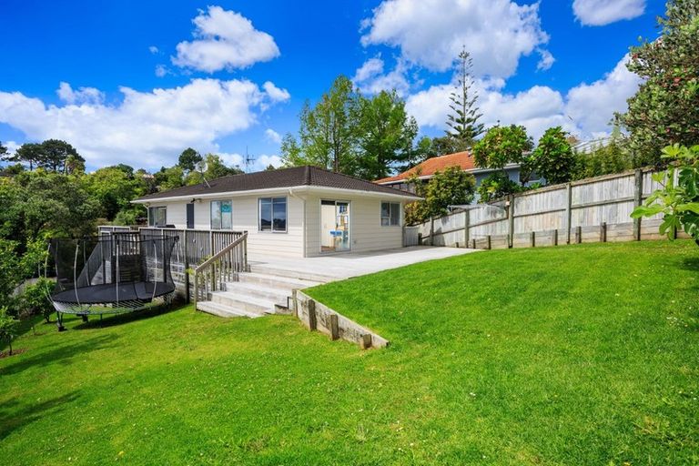 Photo of property in 17 Malters Place, Browns Bay, Auckland, 0630