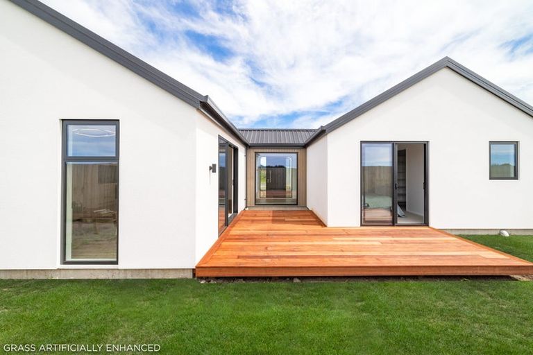 Photo of property in 10 Dalness Crescent, Halswell, Christchurch, 8025