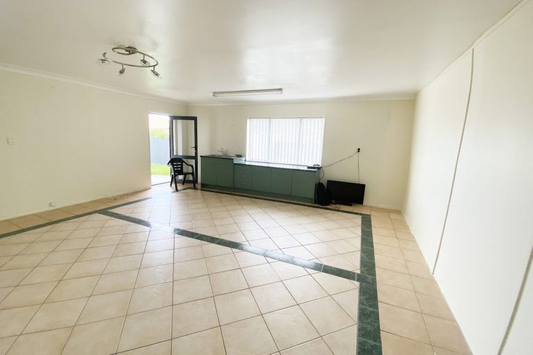 Photo of property in 25 The Enclave, Totara Heights, Auckland, 2105