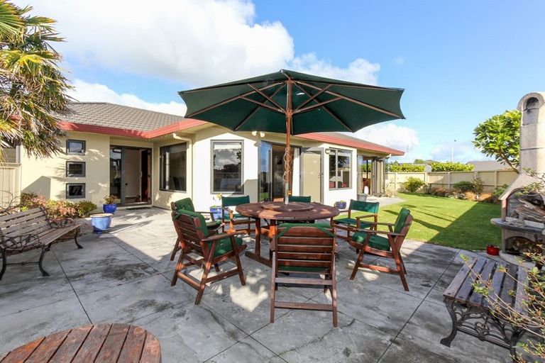 Photo of property in 1 Rotokare Crescent, Whalers Gate, New Plymouth, 4310
