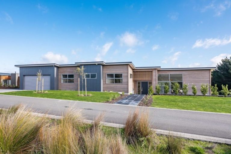 Photo of property in 14 Te Heke Place, Waikanae, 5036