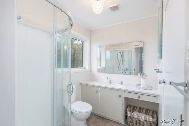 Photo of property in 39 Oakleigh Street, Maungaraki, Lower Hutt, 5010