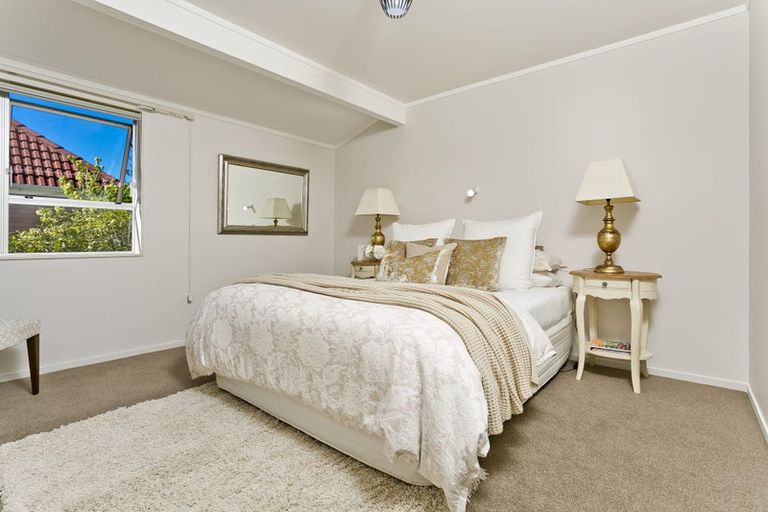 Photo of property in Iona Close Flats, 4 Woodside Avenue, Northcote, Auckland, 0627