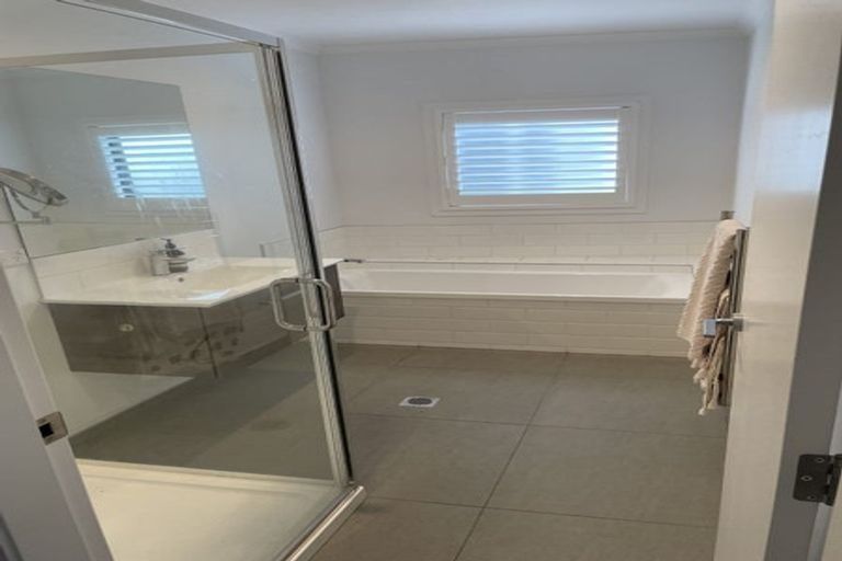 Photo of property in 2 Frank Gill Road, Hobsonville, Auckland, 0616