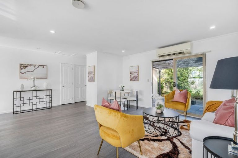 Photo of property in 2 Lockington Avenue, Henderson, Auckland, 0612