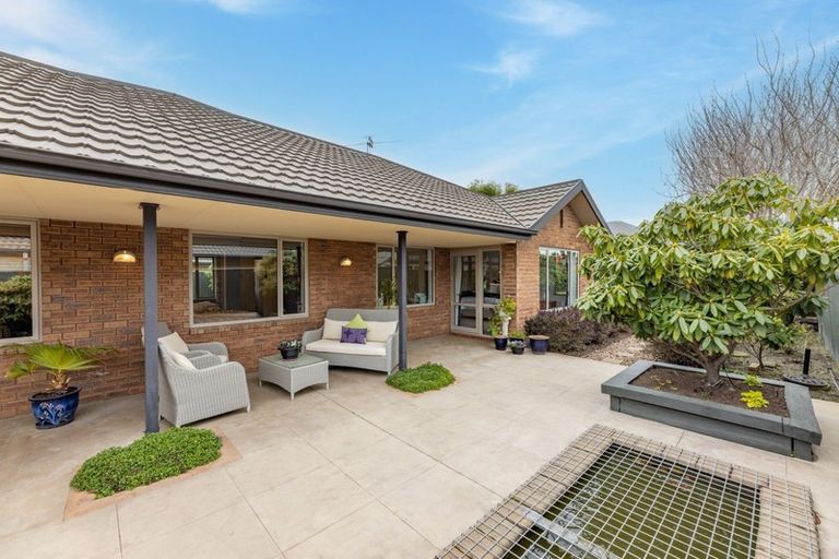 Photo of property in 92 Willowview Drive, Redwood, Christchurch, 8051