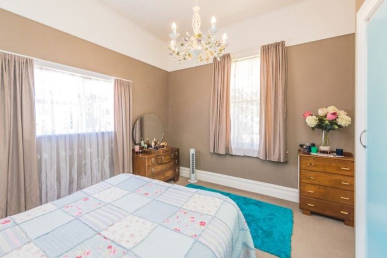 Photo of property in 21 Weraroa Road, Waverley, 4510