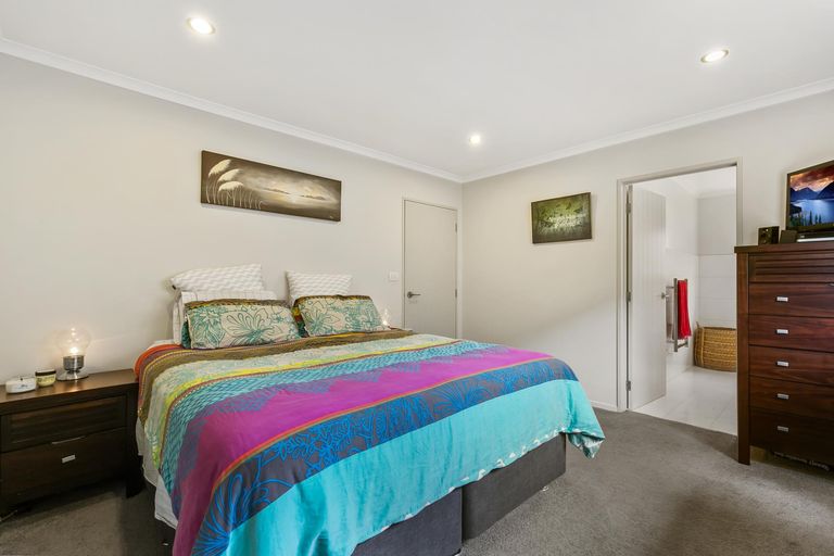 Photo of property in 43 Cape Vista Crescent, Pukekohe, 2120