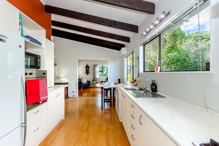 Photo of property in 27 Eruini Street, Waikanae Beach, Waikanae, 5036