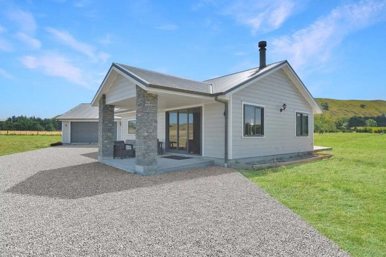 Photo of property in 117 Ruakokoputuna Road, Ruakokoputuna, Martinborough, 5781