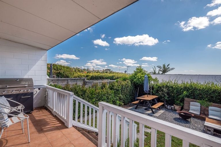 Photo of property in 2/289 Glenfield Road, Glenfield, Auckland, 0629