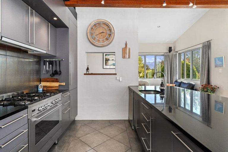 Photo of property in 17 Morrows Mead, Wanaka, 9305
