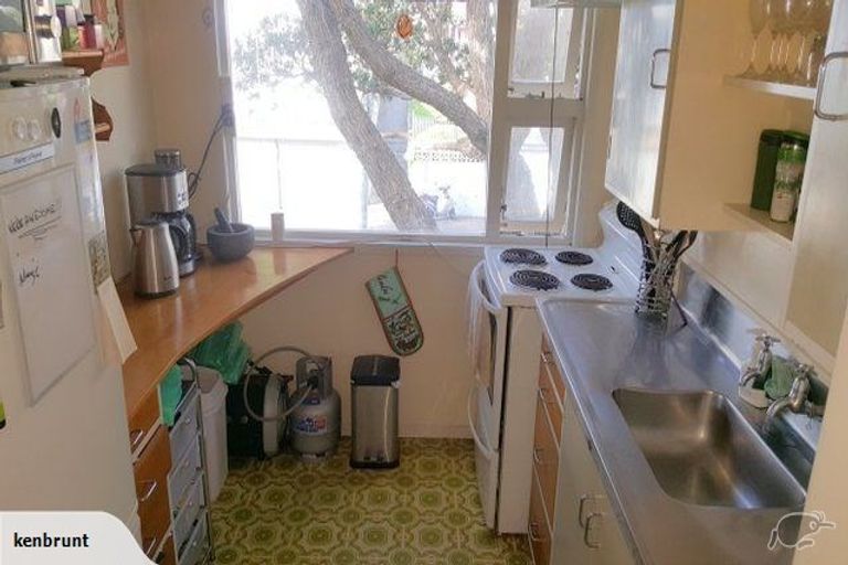 Photo of property in 3/4 Scarborough Terrace, Mount Victoria, Wellington, 6011