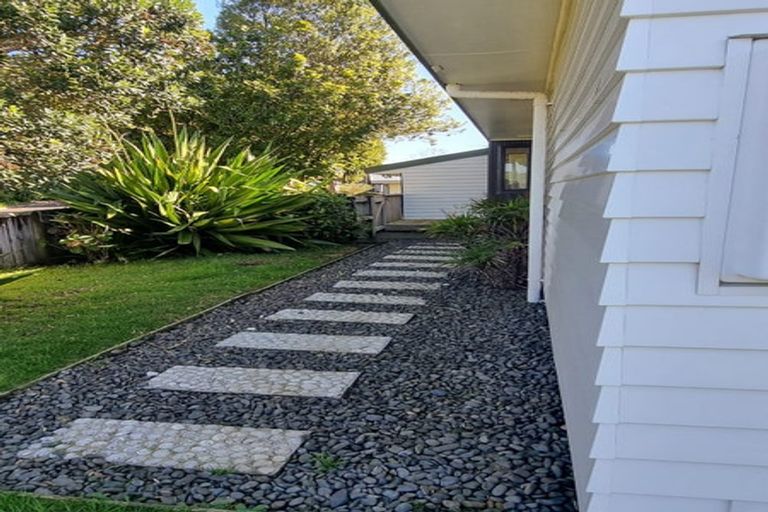 Photo of property in 14 Longview Rise, Massey, Auckland, 0614