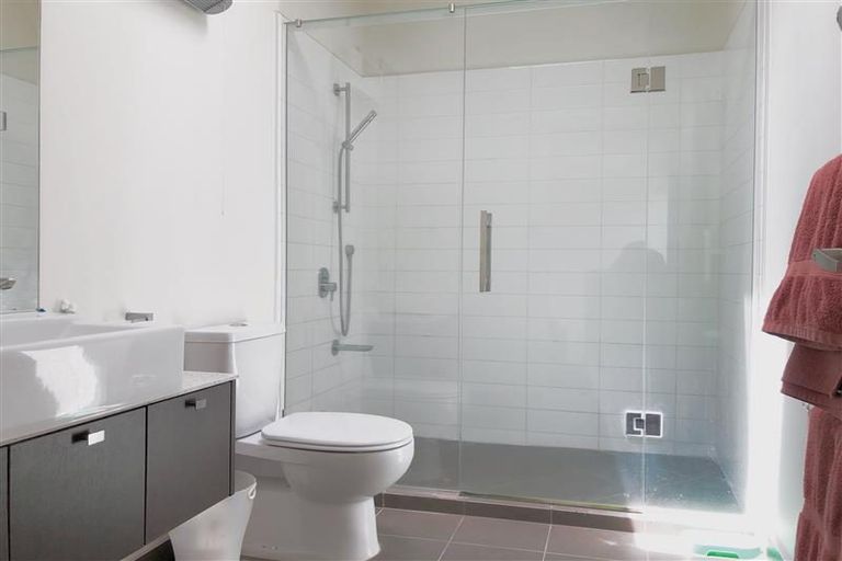 Photo of property in 76l Edmonton Road, Henderson, Auckland, 0612