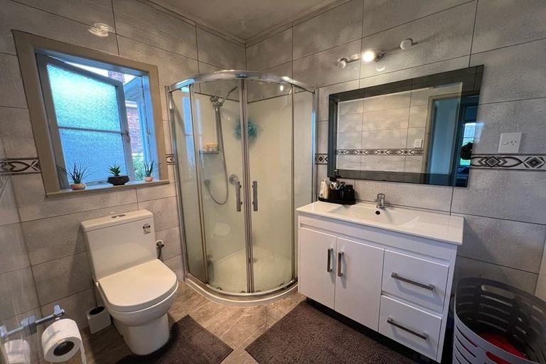 Photo of property in 1/165 Titirangi Road, New Lynn, Auckland, 0600