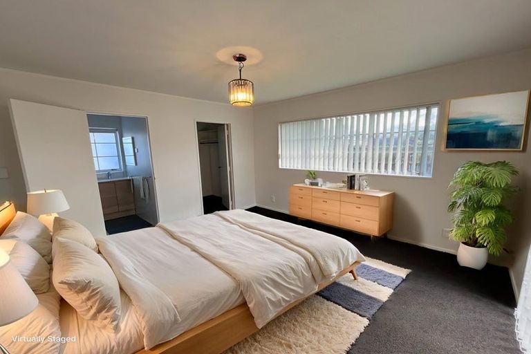 Photo of property in 2 Framalda Place, Conifer Grove, Takanini, 2112