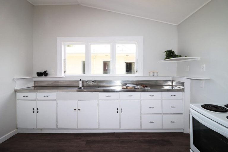 Photo of property in 276 High Street South, Carterton, 5713