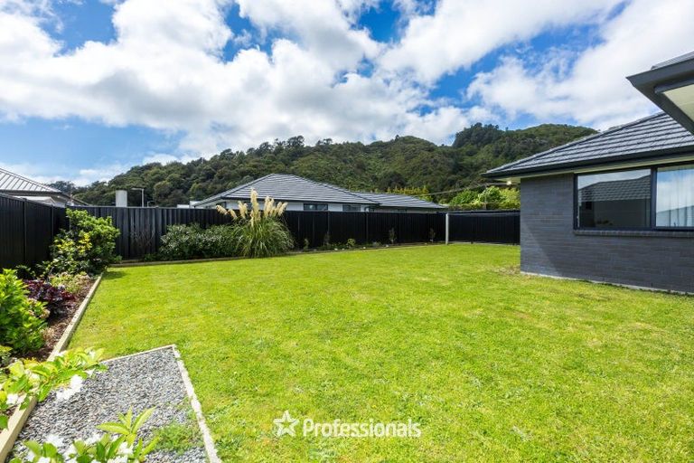 Photo of property in 115 Mawai Hakona Drive, Wallaceville, Upper Hutt, 5018